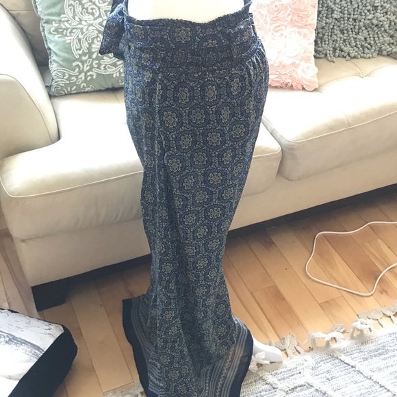 Wide Leg Patterned Pants - Picture 2 of 3
